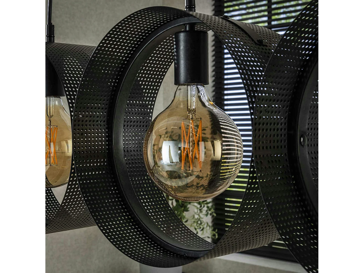 Suspension de table design 4 anneaux en métal perforé RALF