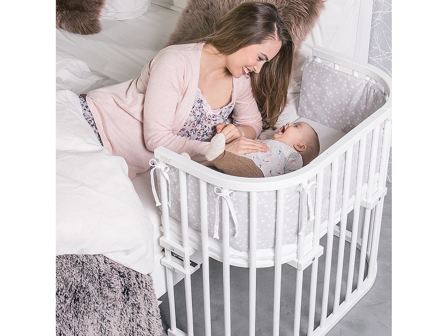 Cododo Wiegenbett mit Matratze - BabyBay Original Weiß