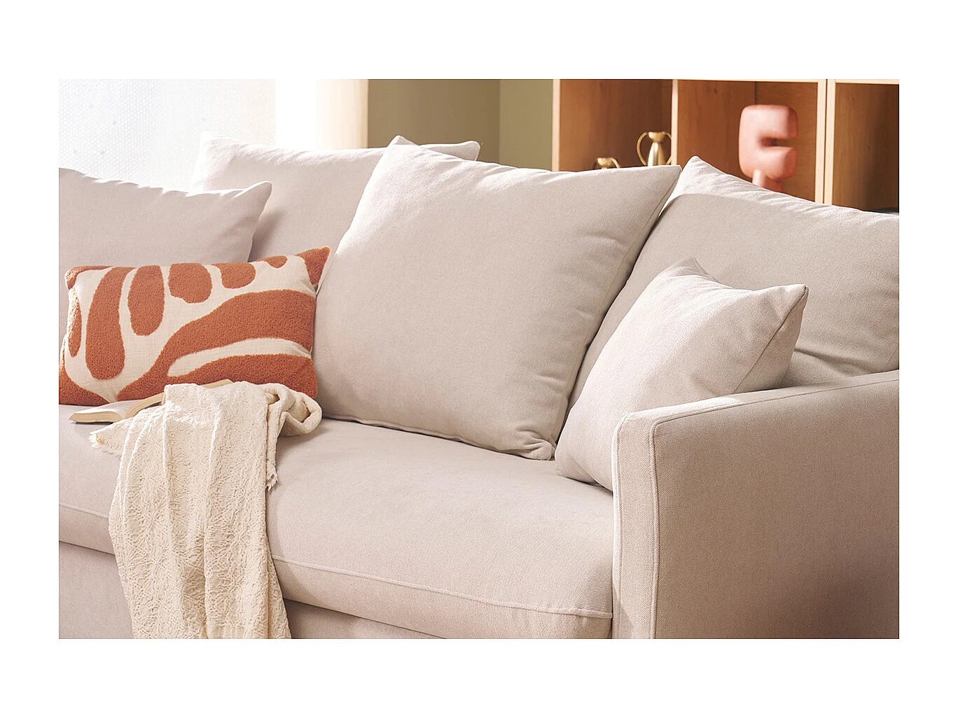 Sofá cama nórdico 3 plazas de tela efecto aterciopelado beige y madera clara LOUISE