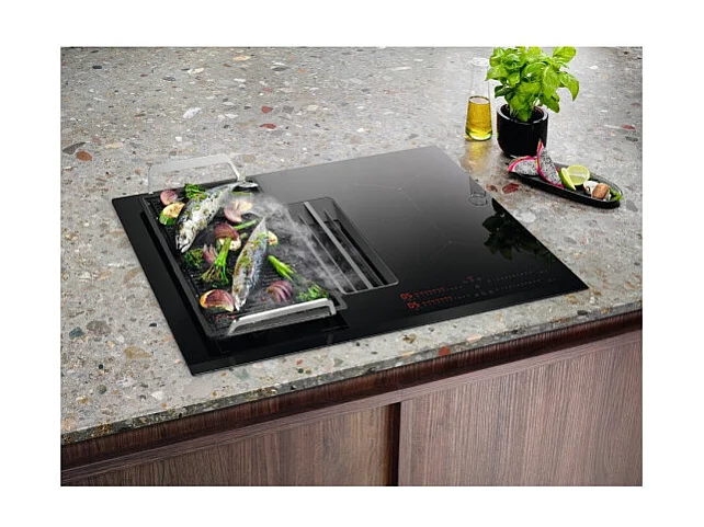 Plaque induction Electrolux KCC73443 + HOTTE INTEGREE