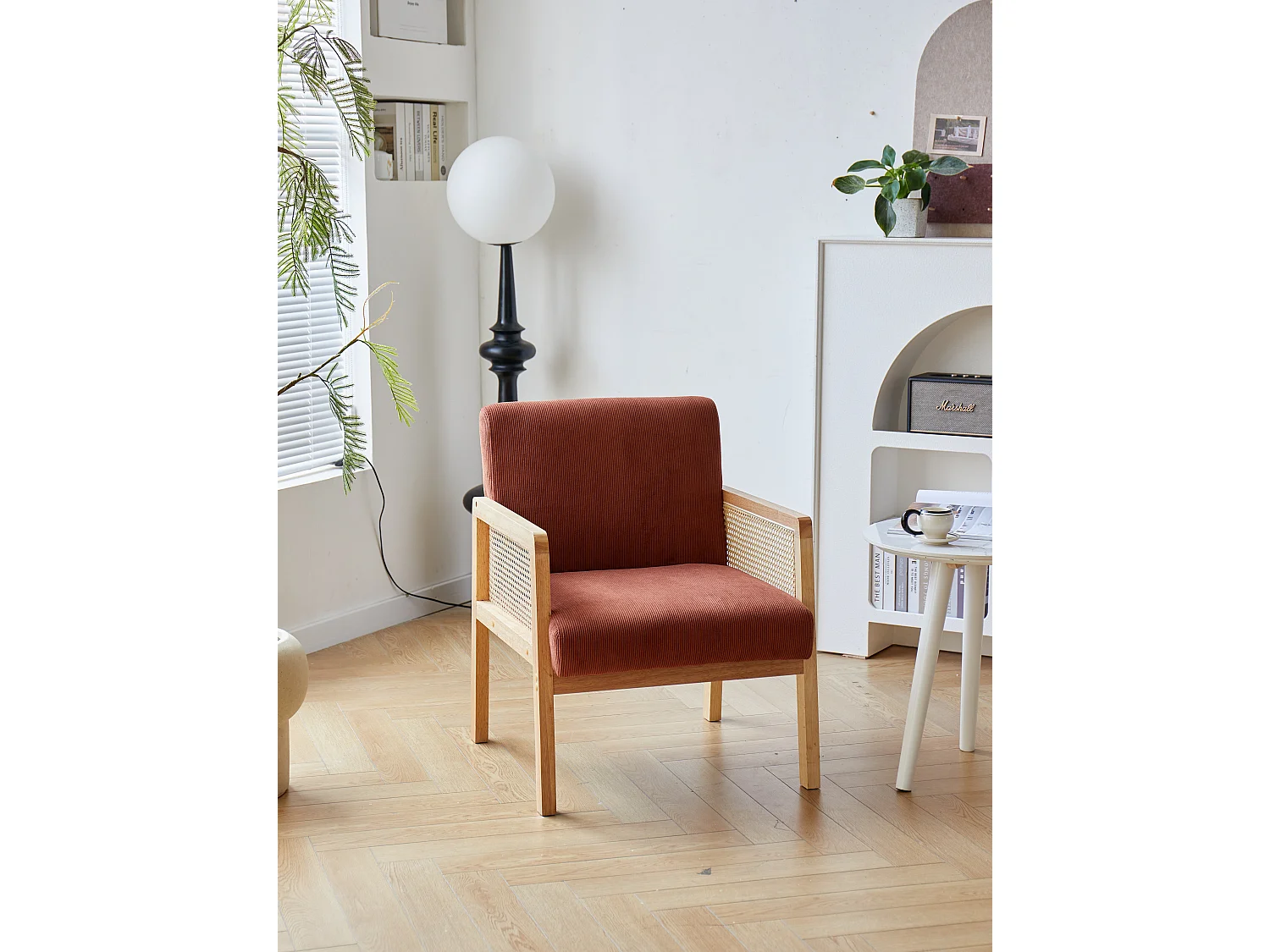 Fauteuil de salon en cannage et tissu terracotta
