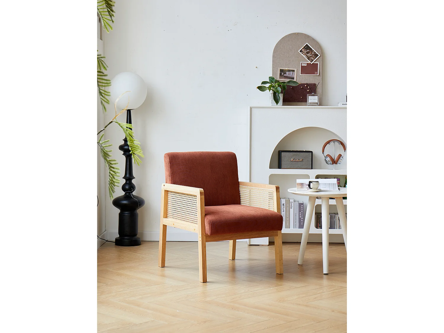 Fauteuil de salon en cannage et tissu terracotta