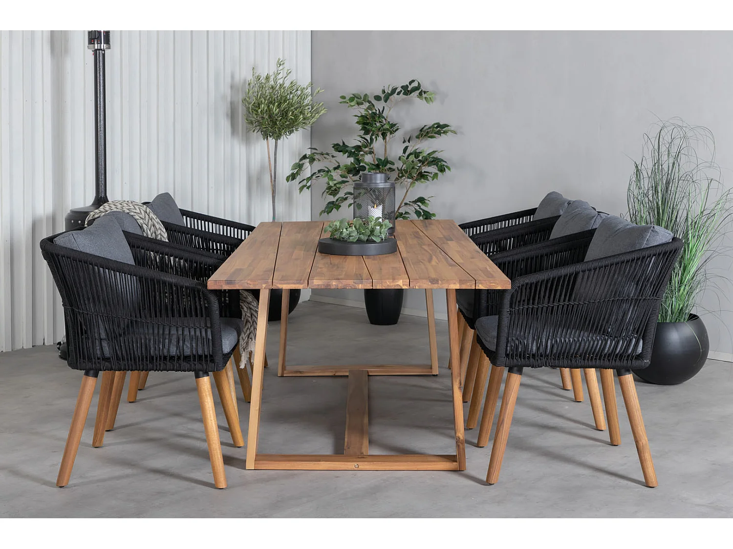 Chania Chaise de jardin avec accoudoirs avec Coussin Acacia, noir.