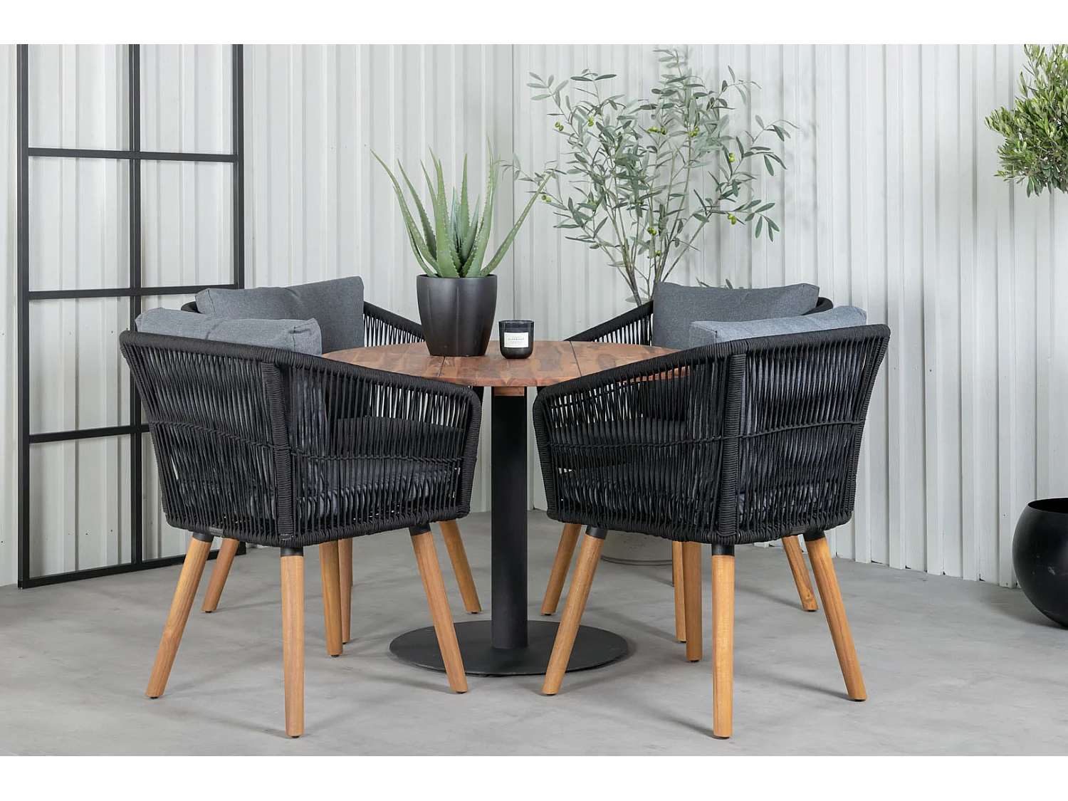 Chania Chaise de jardin avec accoudoirs avec Coussin Acacia, noir.