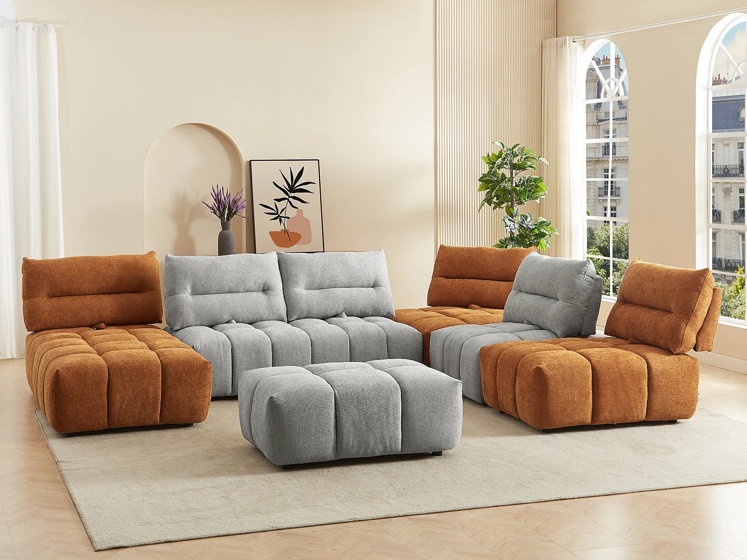 Canapé d'angle panoramique modulable et pouf dossier avance-recule en tissu texturé gris clair et terracotta APOLIU