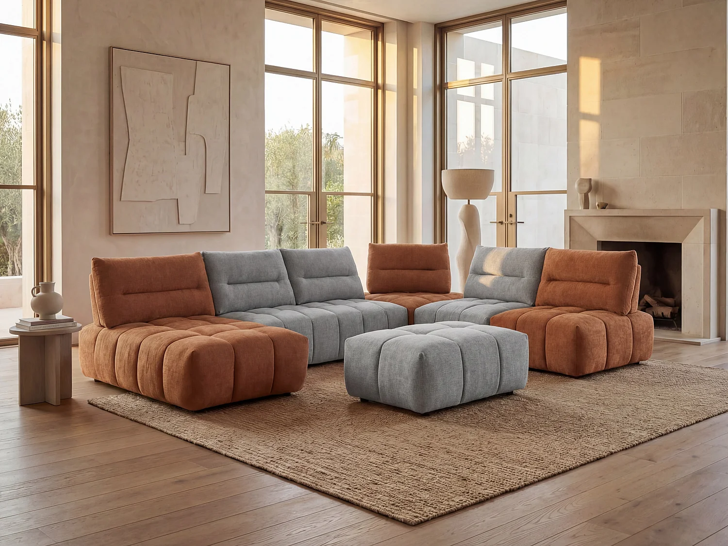 Canapé d'angle panoramique modulable et pouf dossier avance-recule en tissu texturé gris clair et terracotta APOLIU