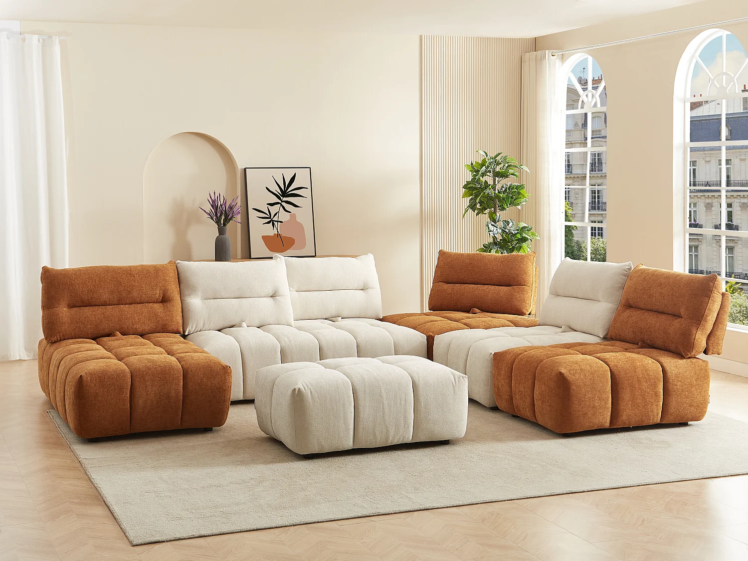 Canapé d'angle panoramique modulable et pouf dossier avance-recule en tissu texturé beige et terracotta APOLIU