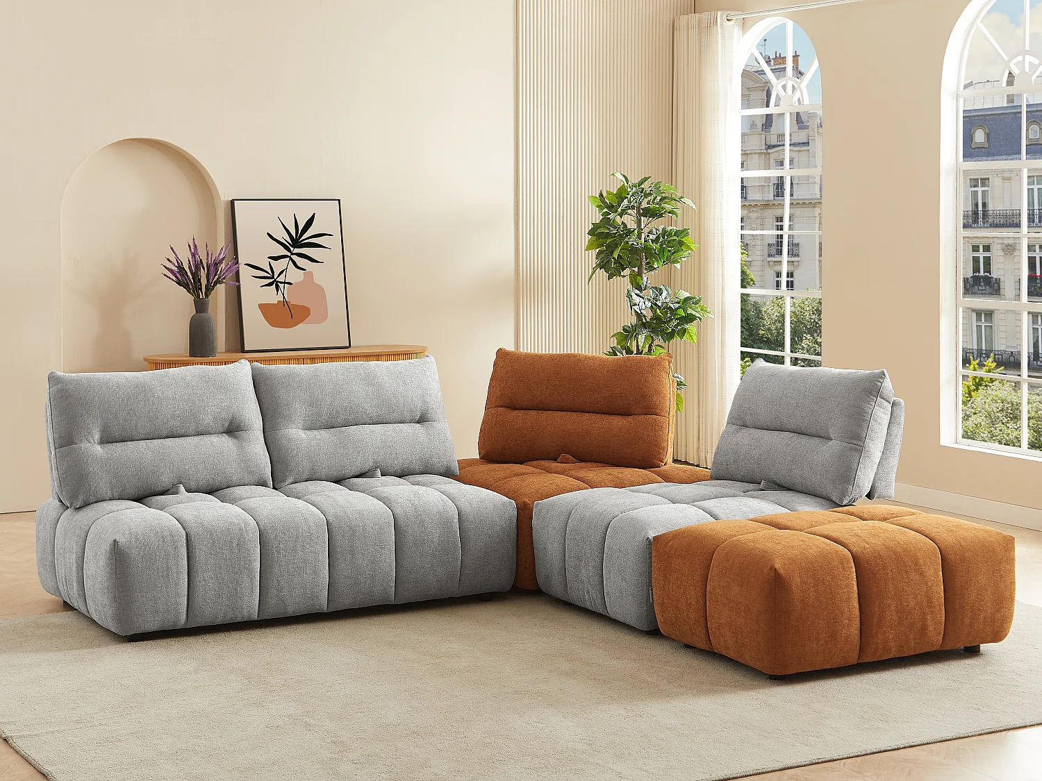 Grand canapé d'angle dossier avance-recule en tissu texturé gris clair et terracotta APOLIU