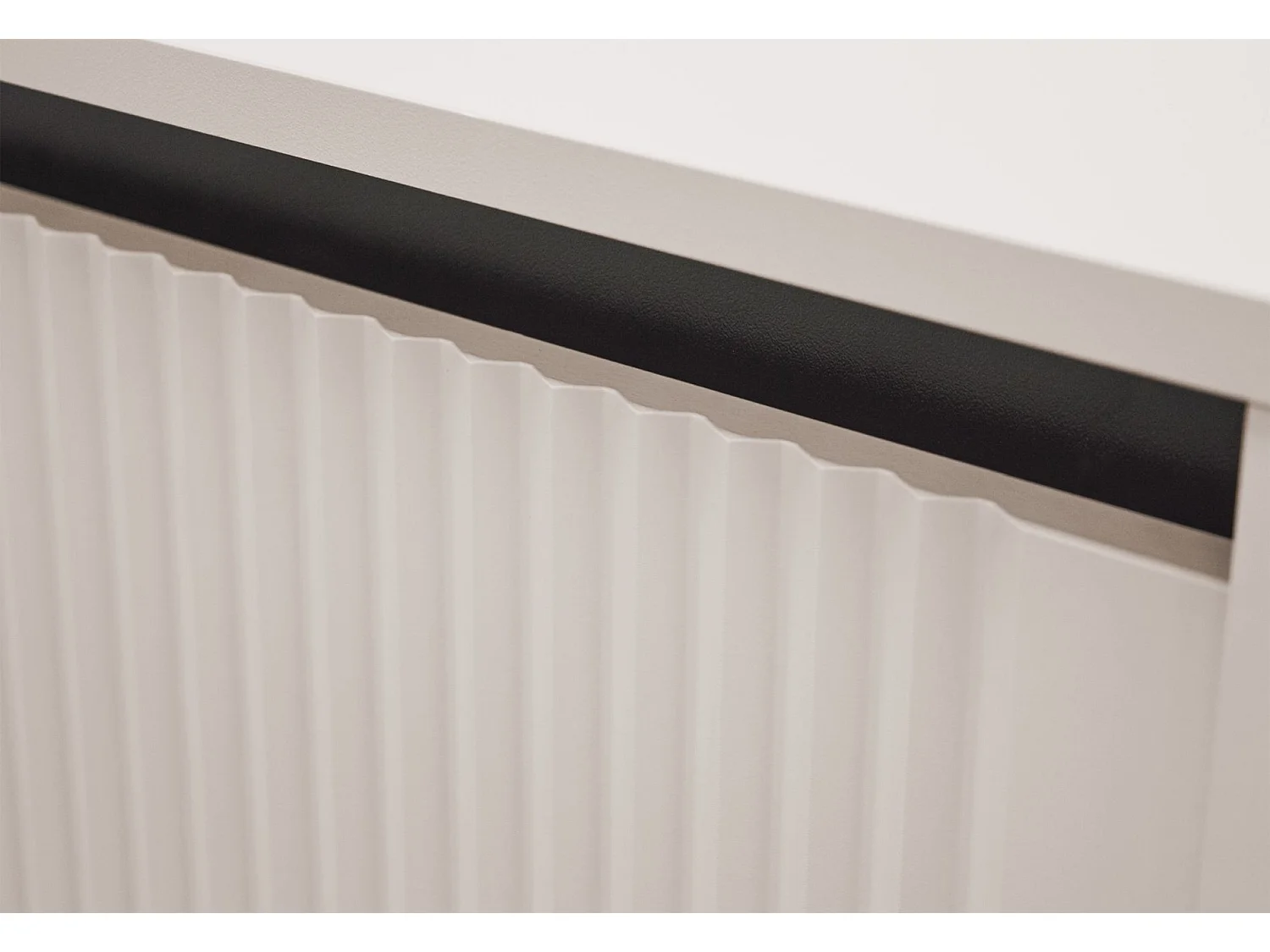 Buffet 3 portes avec pieds noirs – 149 cm – beige - OSAKA