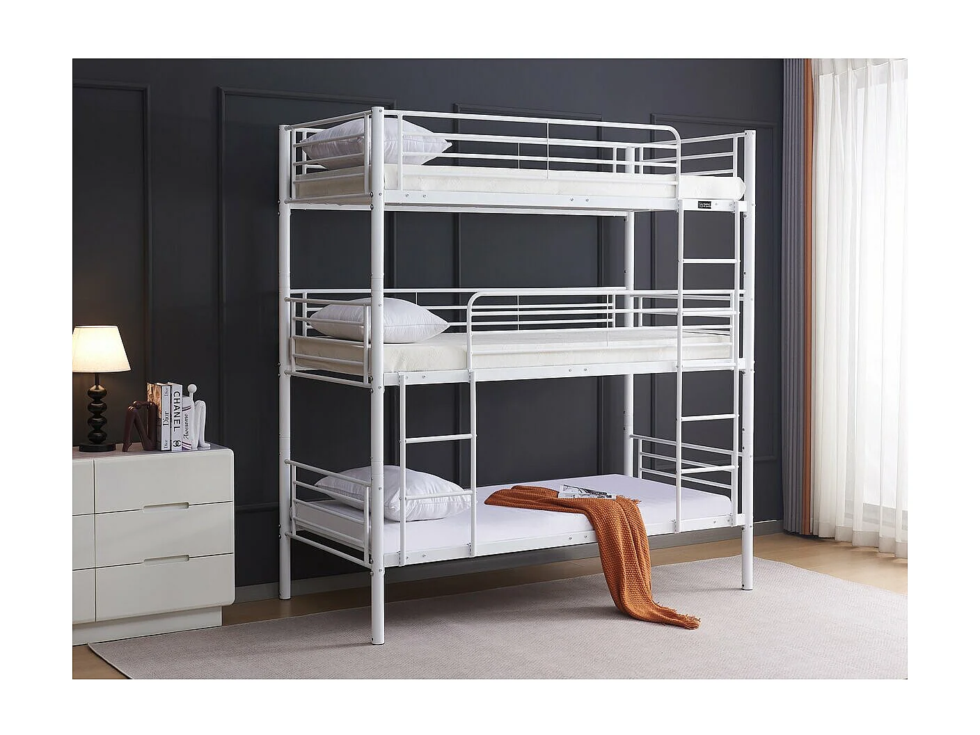 Letto a castello triplo "Havin" 90x190cm bianco per massimizzare lo spazio e offrire il massimo comfort