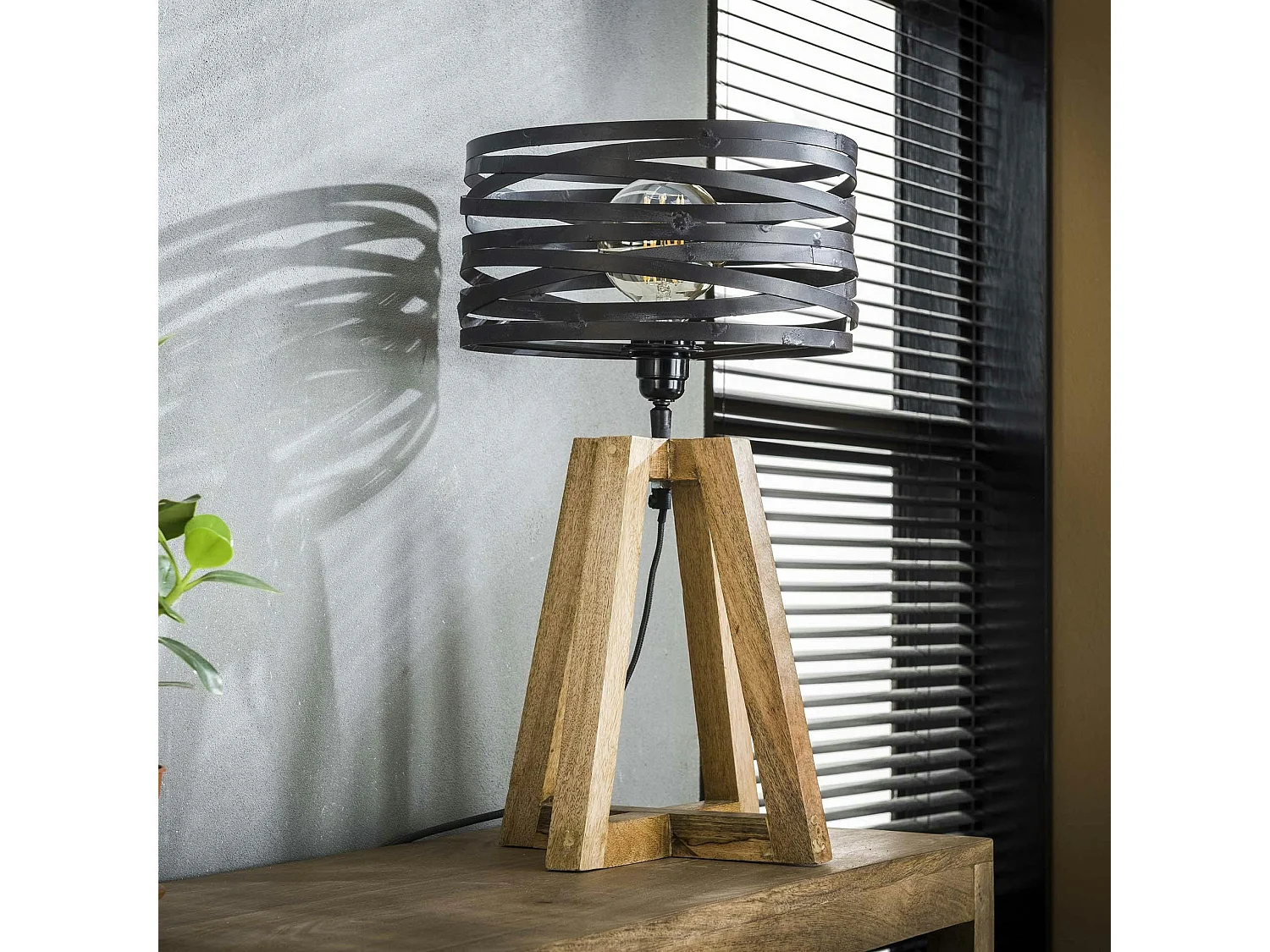 Lampe moderne effet ruban pieds bois naturel RALF