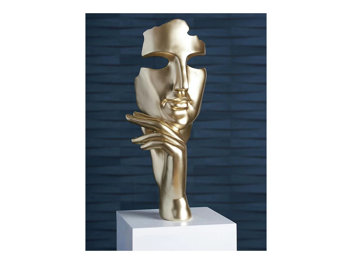 Sculpture moderne "Estilo" dorée socle blanc