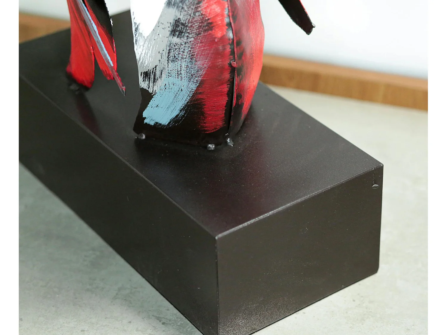 Tête de cheval en métal multicolore sur socle H75x47x21cm