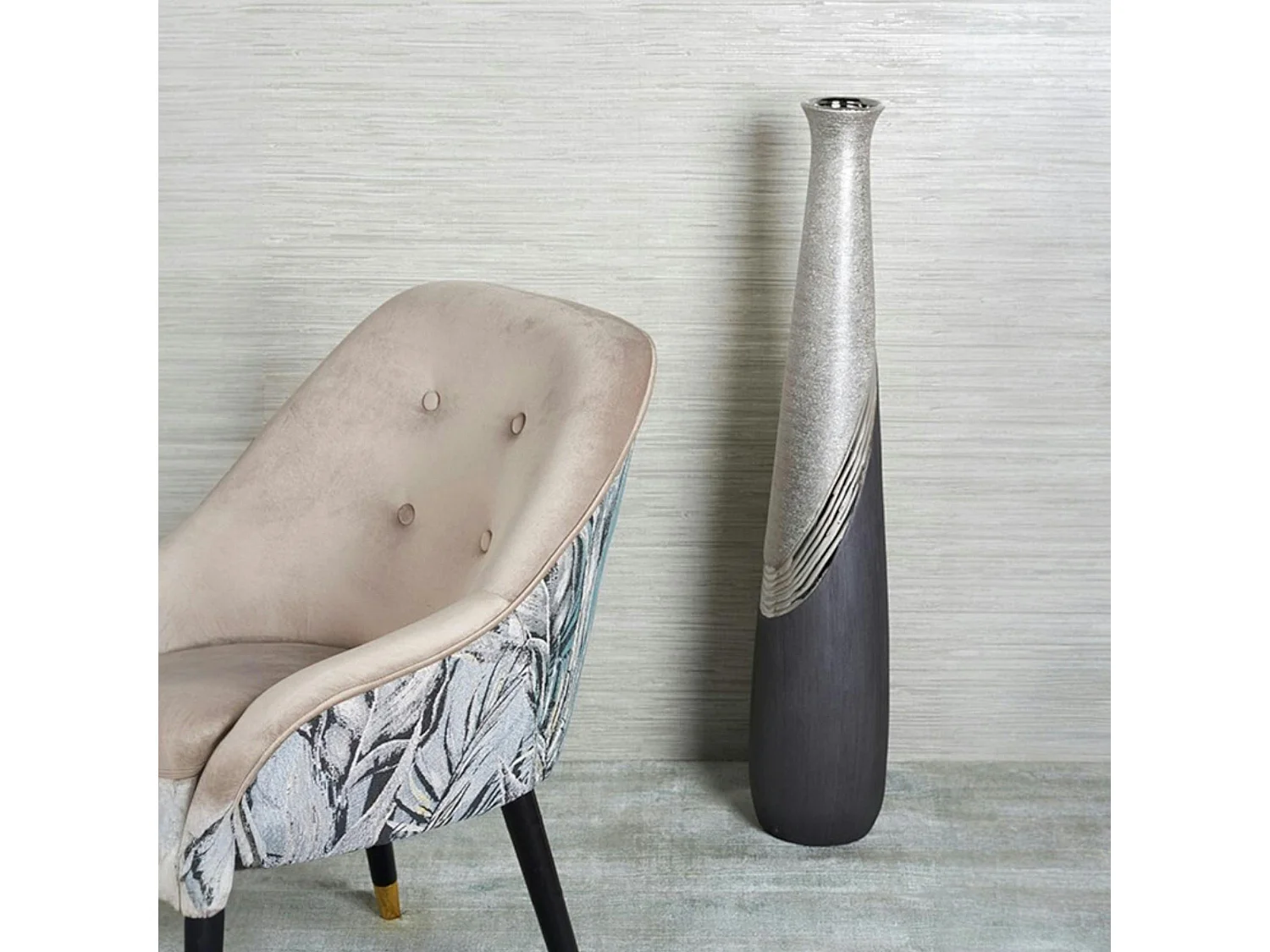 Grand vase décoratif noir et argent