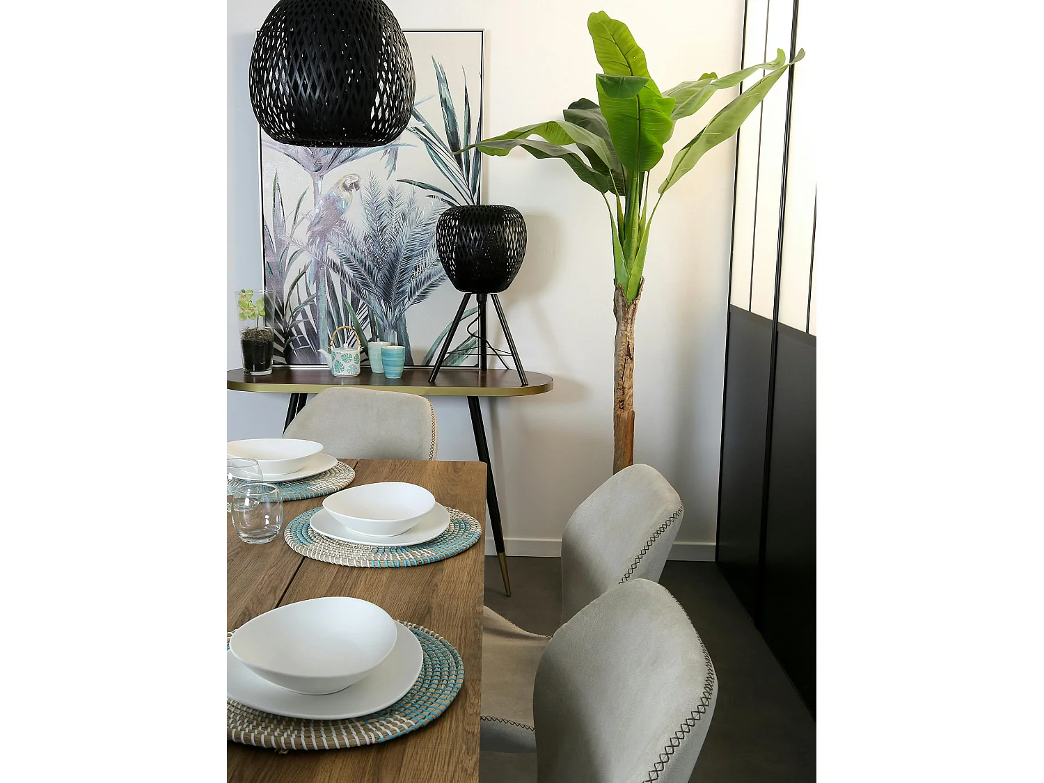 Lampe forme Pomme en bambou ajouré noir et pieds métal D33xH59cm