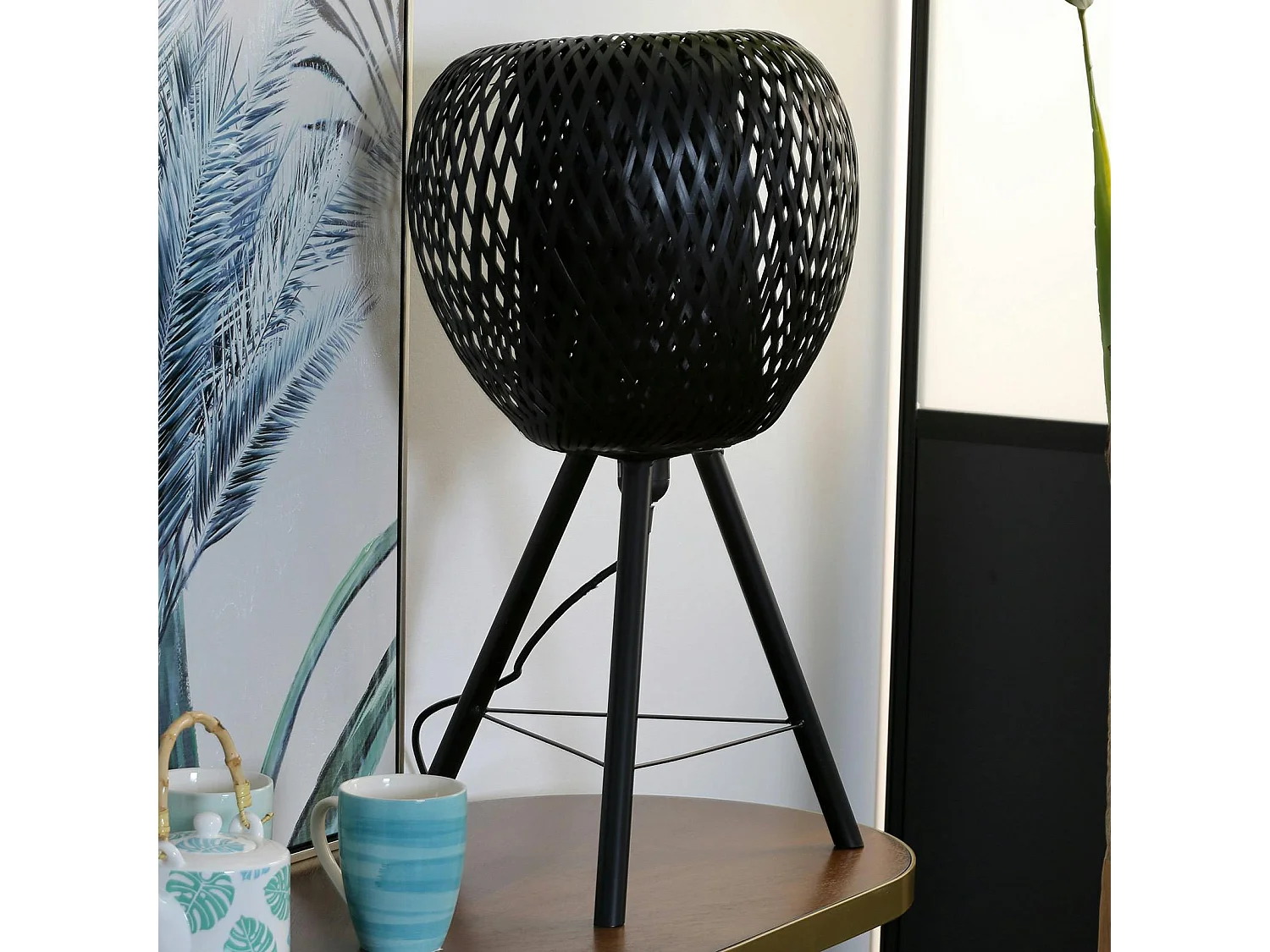 Lampe forme Pomme en bambou ajouré noir et pieds métal D33xH59cm