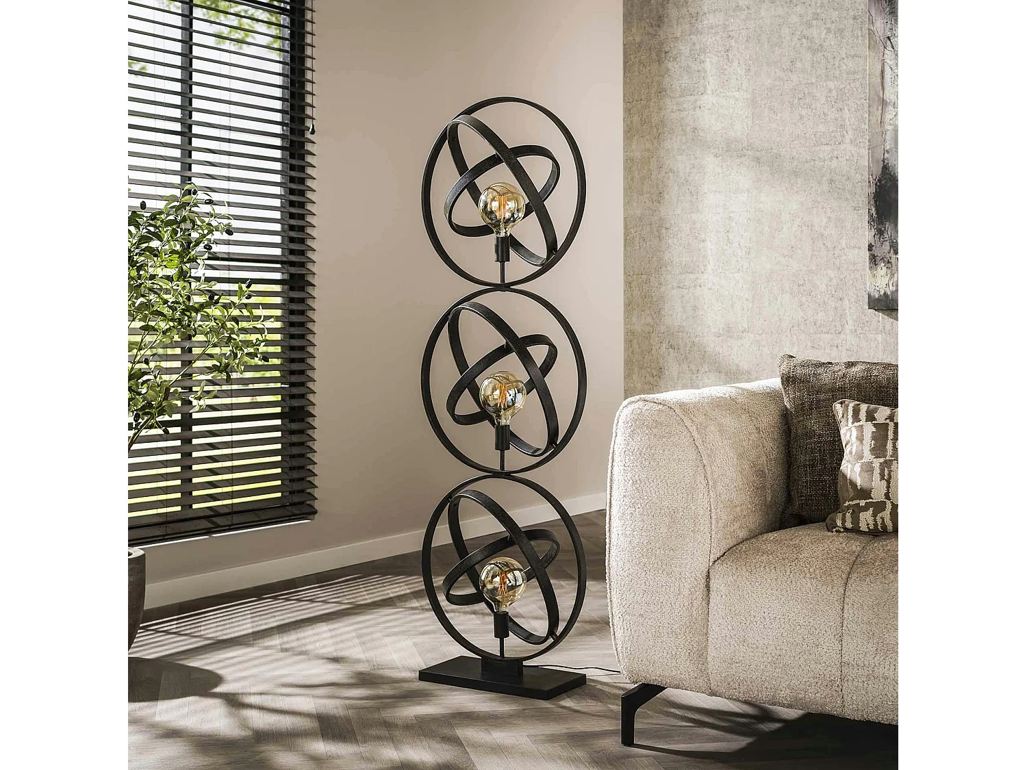 Lampadaire noir avec 3 abat-jour anneaux croisés TRIBECA