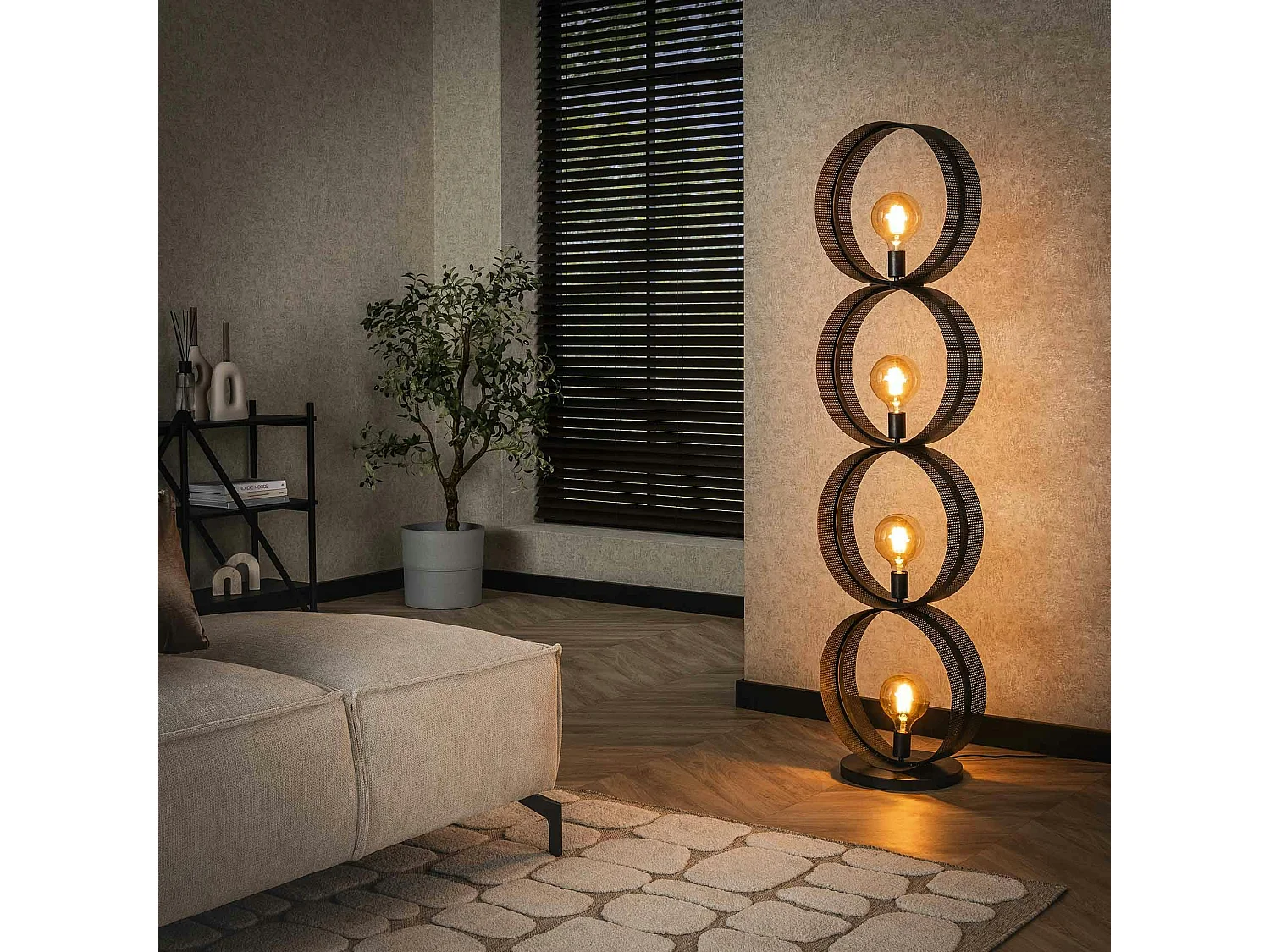 Lampadaire design 4 anneaux en métal perforé RALF