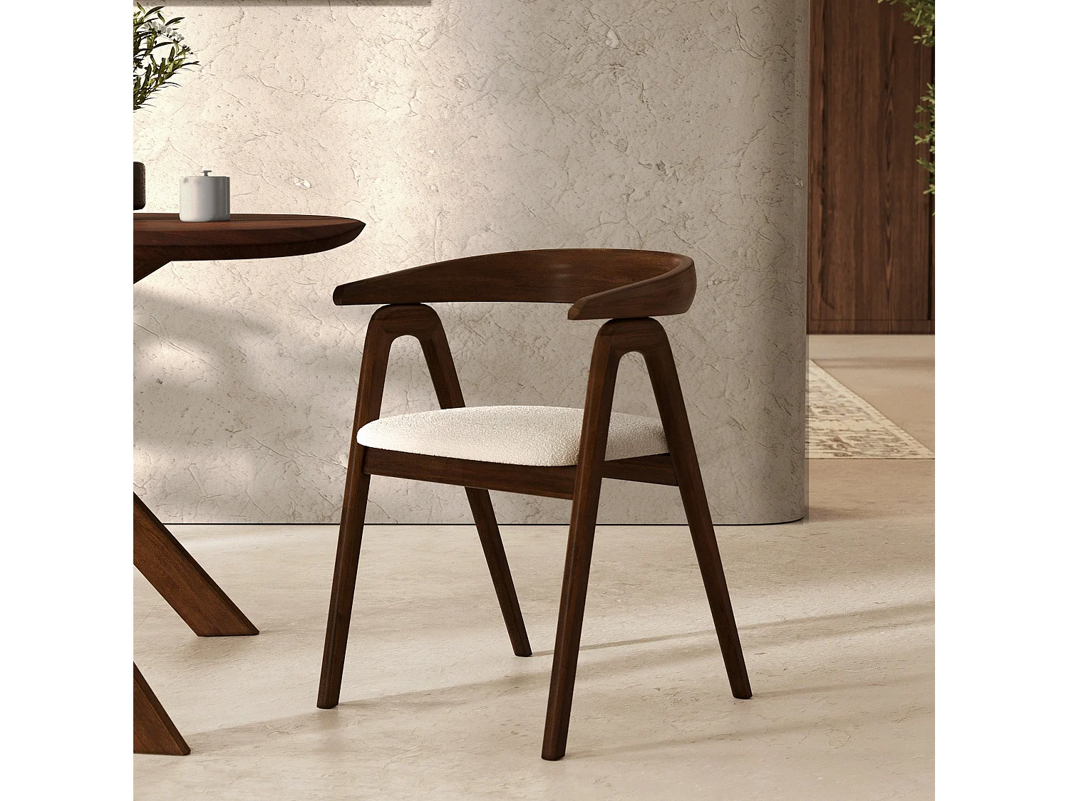 Chaise en bois d'hévéa foncé et tissu bouclé crème - Hawa