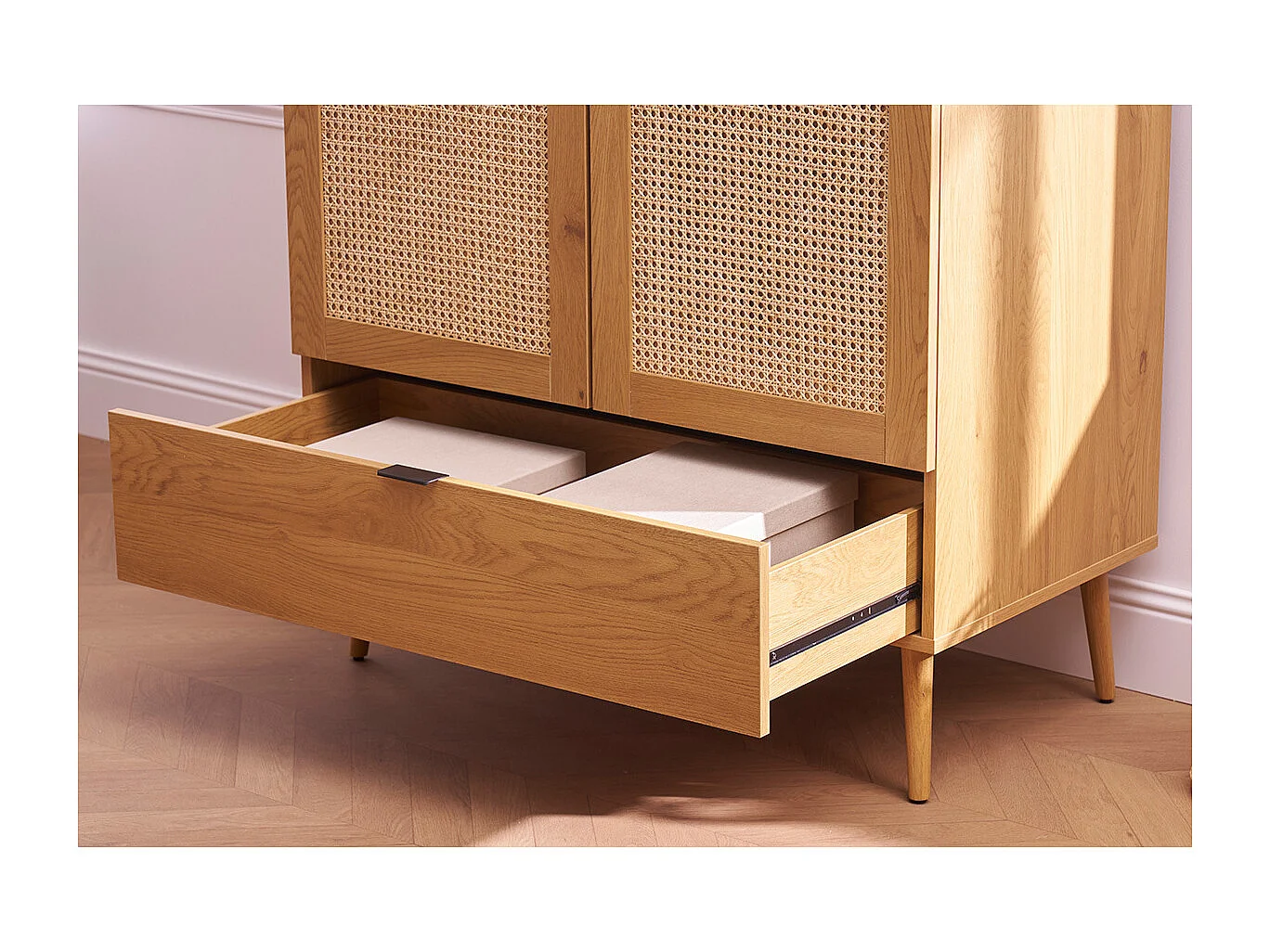 Armario acabado en madera clara, rejilla de ratán y metal negro H190 cm MANILLE