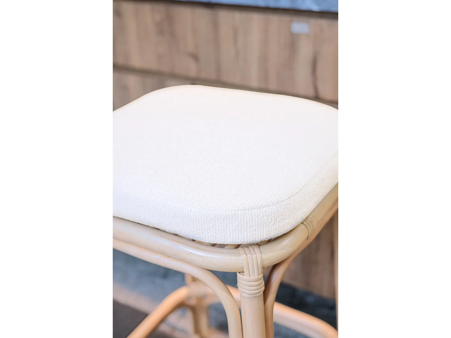 Lot de 2 tabourets de bar en rotin naturel et tissu beige