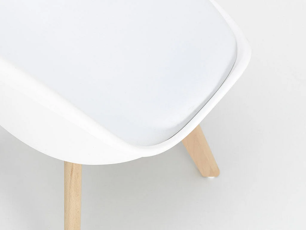 Juego de 4 sillas de comedor acolchadas en madera y PVC modelo Miriam - Blanco