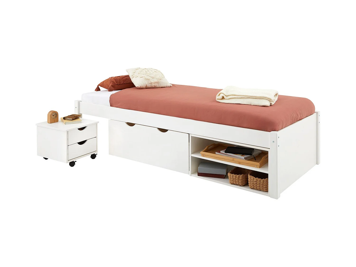 Lit fonctionnel SABRINA lit simple pour enfant, avec 1 table de chevet sur roulettes, 1 grand tiroir et 2 étagères, pin blanc