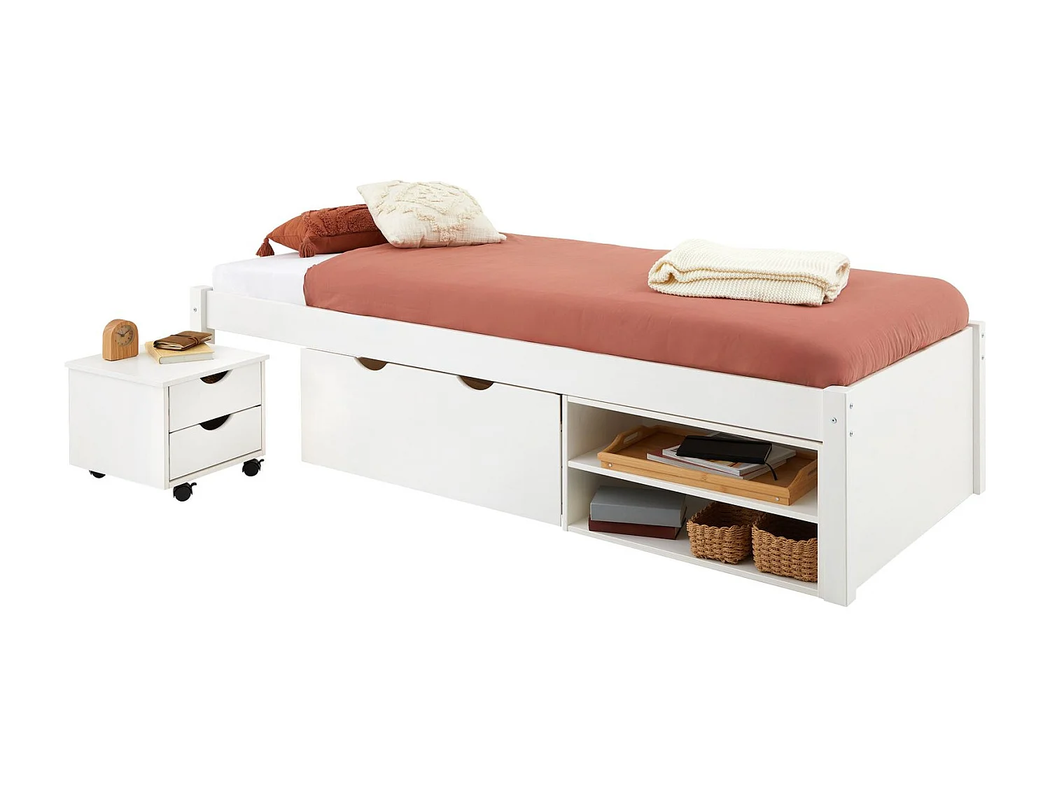 Lit fonctionnel SABRINA lit simple pour enfant, avec 1 table de chevet sur roulettes, 1 grand tiroir et 2 étagères, pin blanc