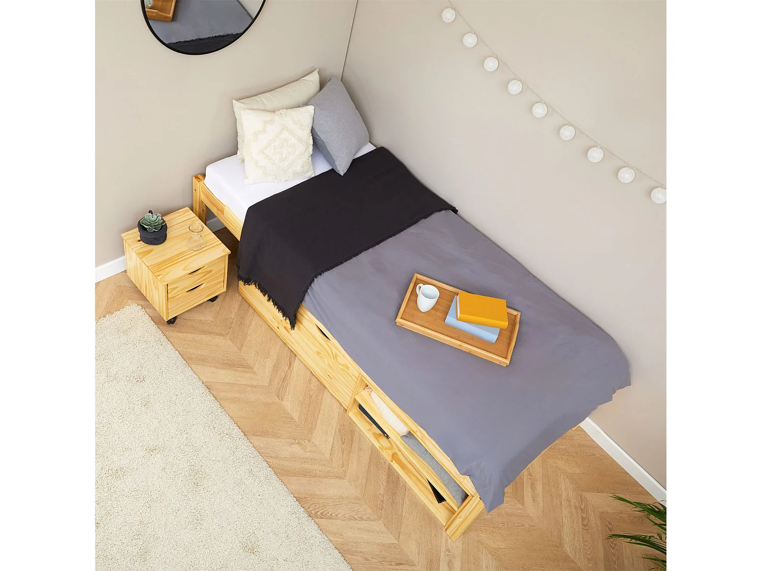 Lit fonctionnel SABRINA lit simple 90x190 cm pour enfant, 1 table de chevet sur roulettes, 1 grand tiroir et 2 étagère, pin naturel