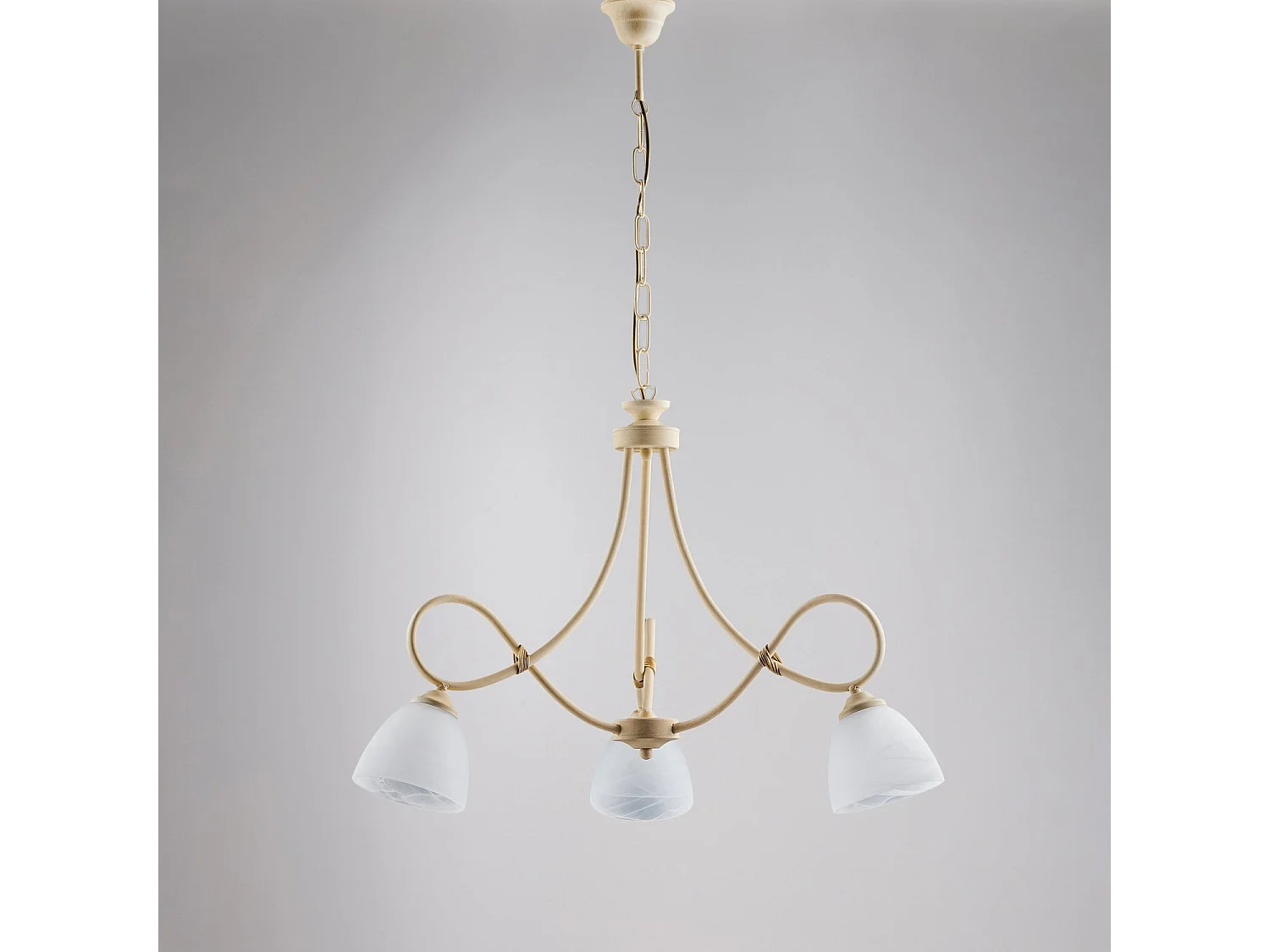 Lustre Dallas ivoire, effet décapé et or antique, verre albâtre d.13, 5 lumières, look rétro raffiné