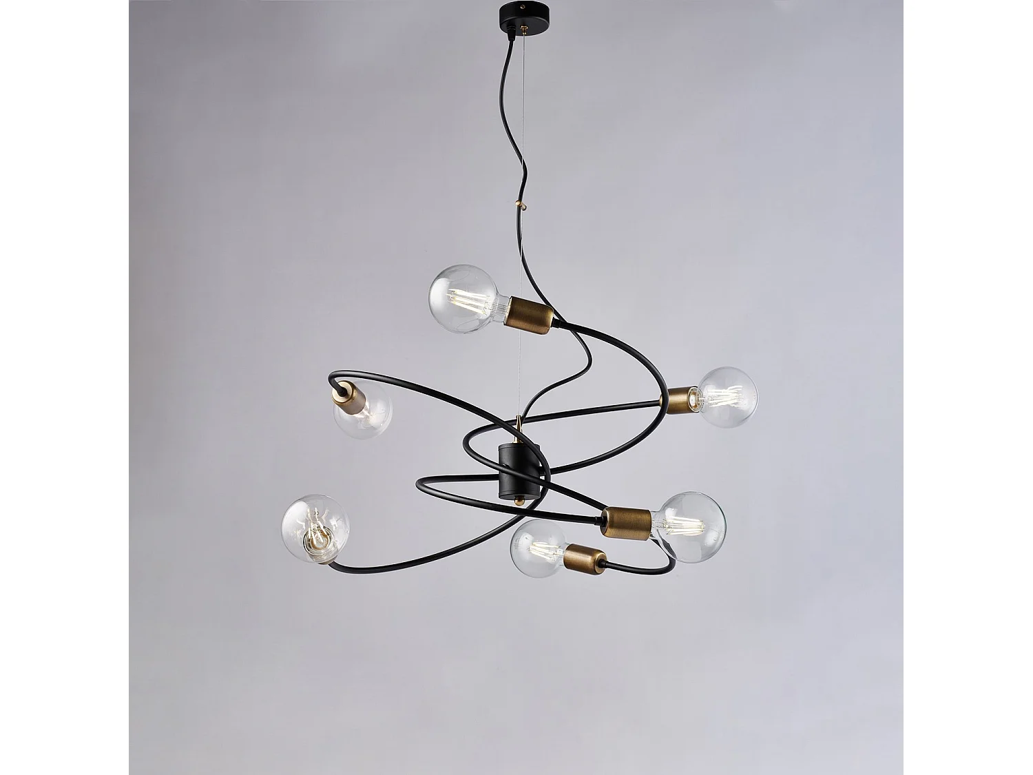 Suspension Vortex noire, finitions laiton brossé, câble acier orientable, 6 lumières d.55 cm, look élégant