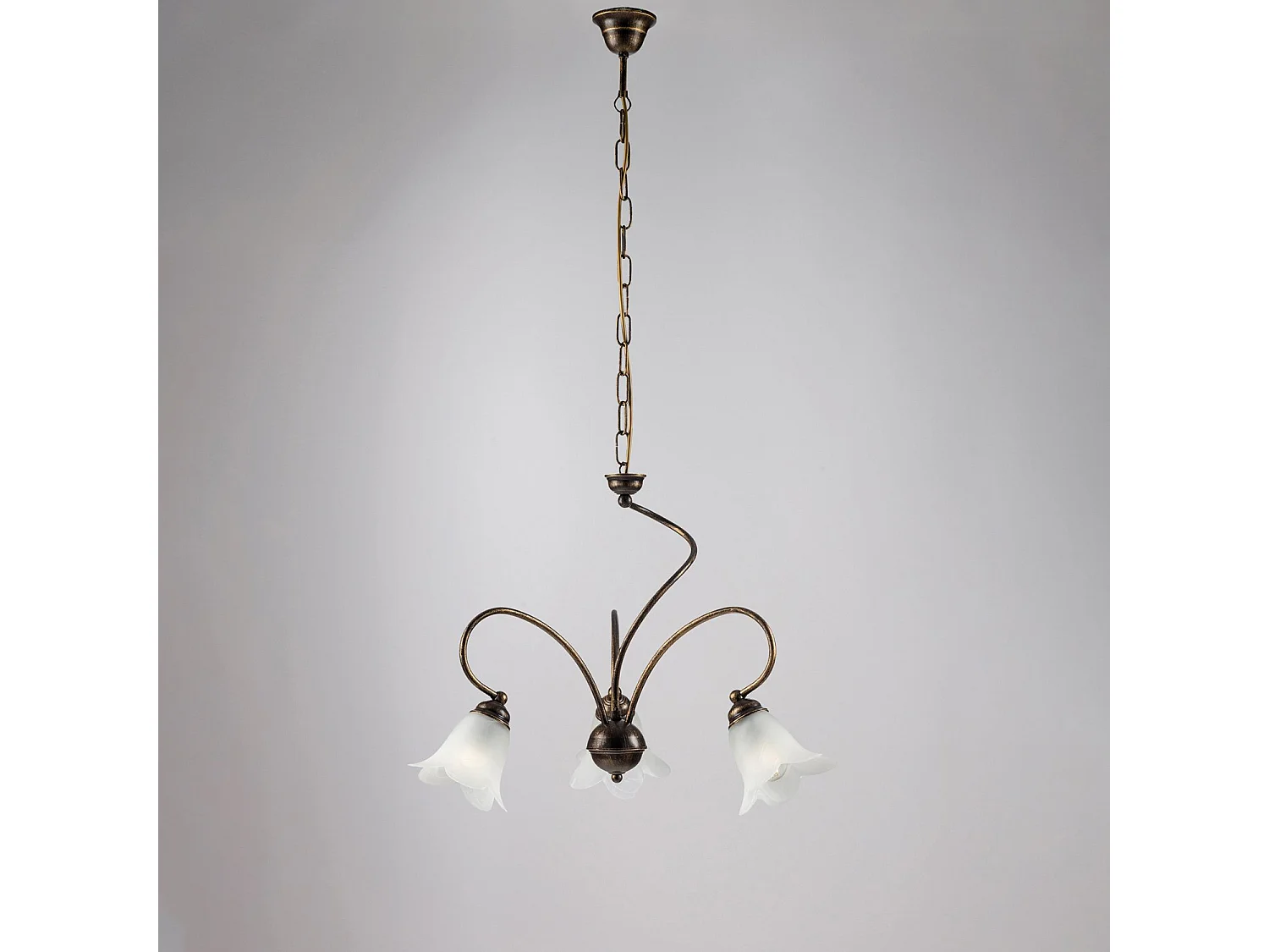 Lustre Alice fer marron, déco or vieilli, verre albâtre d.14, 3 lumières d.50 cm, style classique revisité