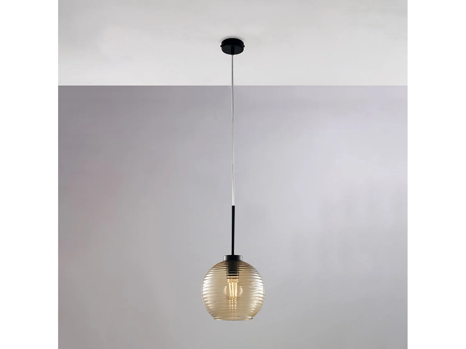 Sospensione Moderna Ankara 1 Luce Ferro Nero Vetro Soffiato Ambra
