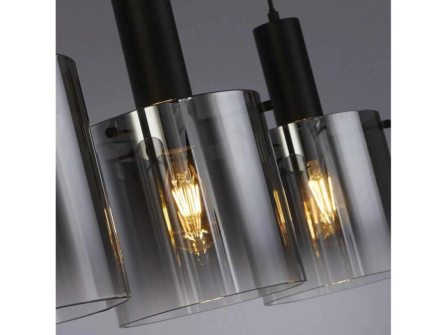 Searchlight Sweden Colgante de barra de 4 luces negro, vidrio degradado ahumado