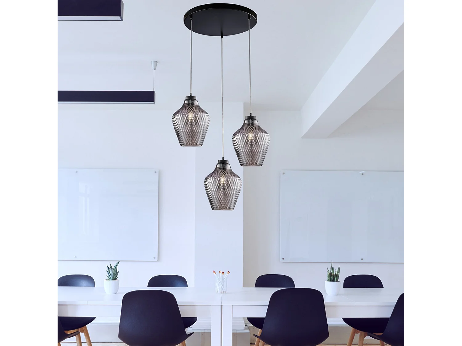 Suspension Maya fer noir, câbles réglables, verre soufflé miroir gris décor en relief, 3 lumières, style industriel