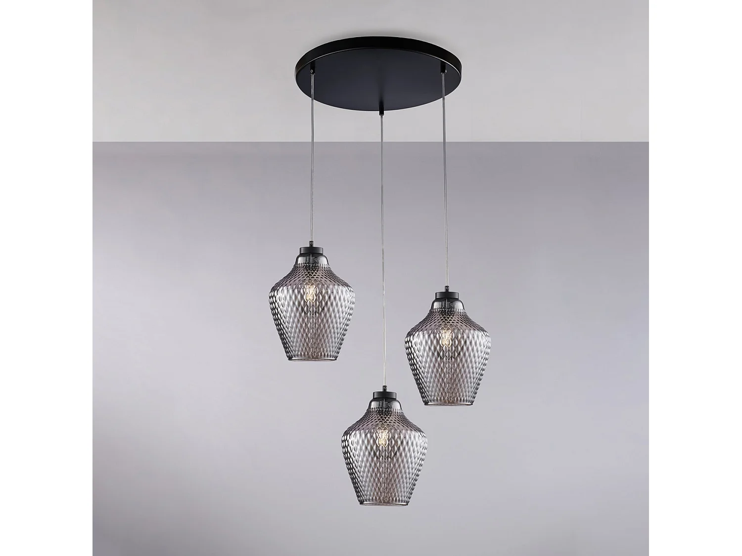 Suspension Maya fer noir, câbles réglables, verre soufflé miroir gris décor en relief, 3 lumières, style industriel