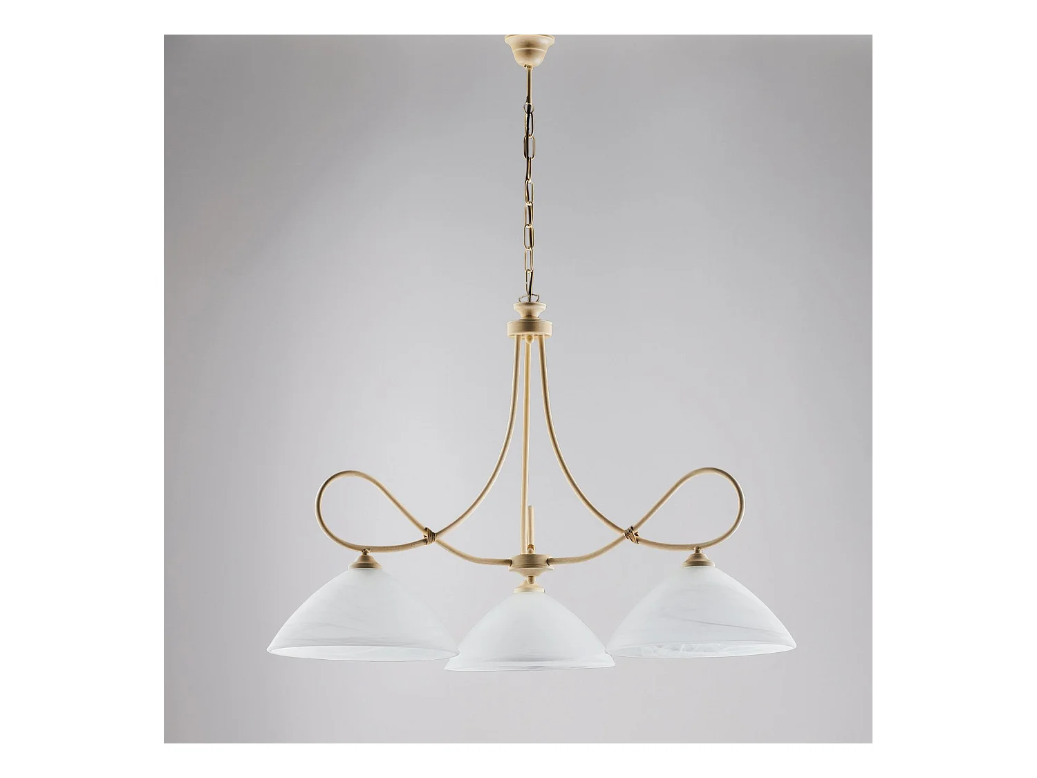 Lustre Dallas ivoire, effet décapé et or antique, verre albâtre d.13, 3 lumières, éclairage élégant et discret