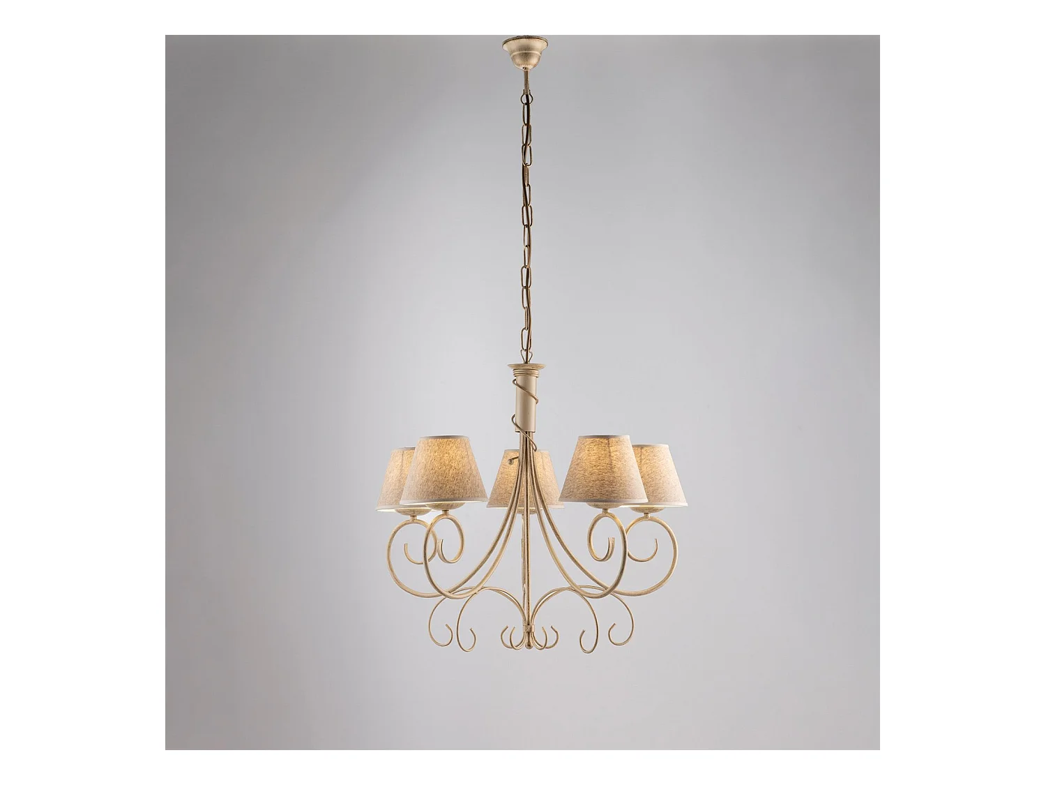 Lustre Vienna fer ivoire, décor or antique, abat-jour jute d.13, 5 lumières d.60 cm, charme vintage intemporel