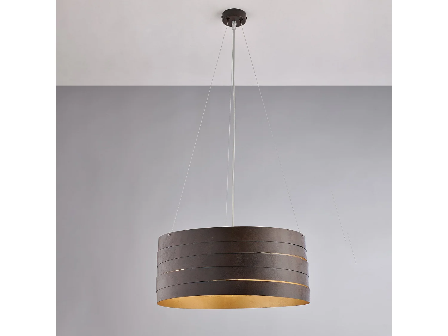 Suspension Mambo noire, effet rouille extérieur, or antique intérieur, câbles acier réglables, 3 lumières