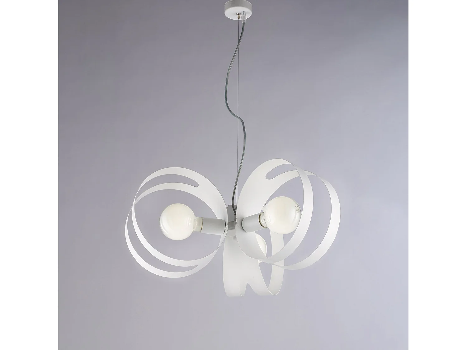 Suspension Peter fer blanc, bandes découpées laser, câble acier réglable, 3 lumières d.48 cm, style épuré élégant