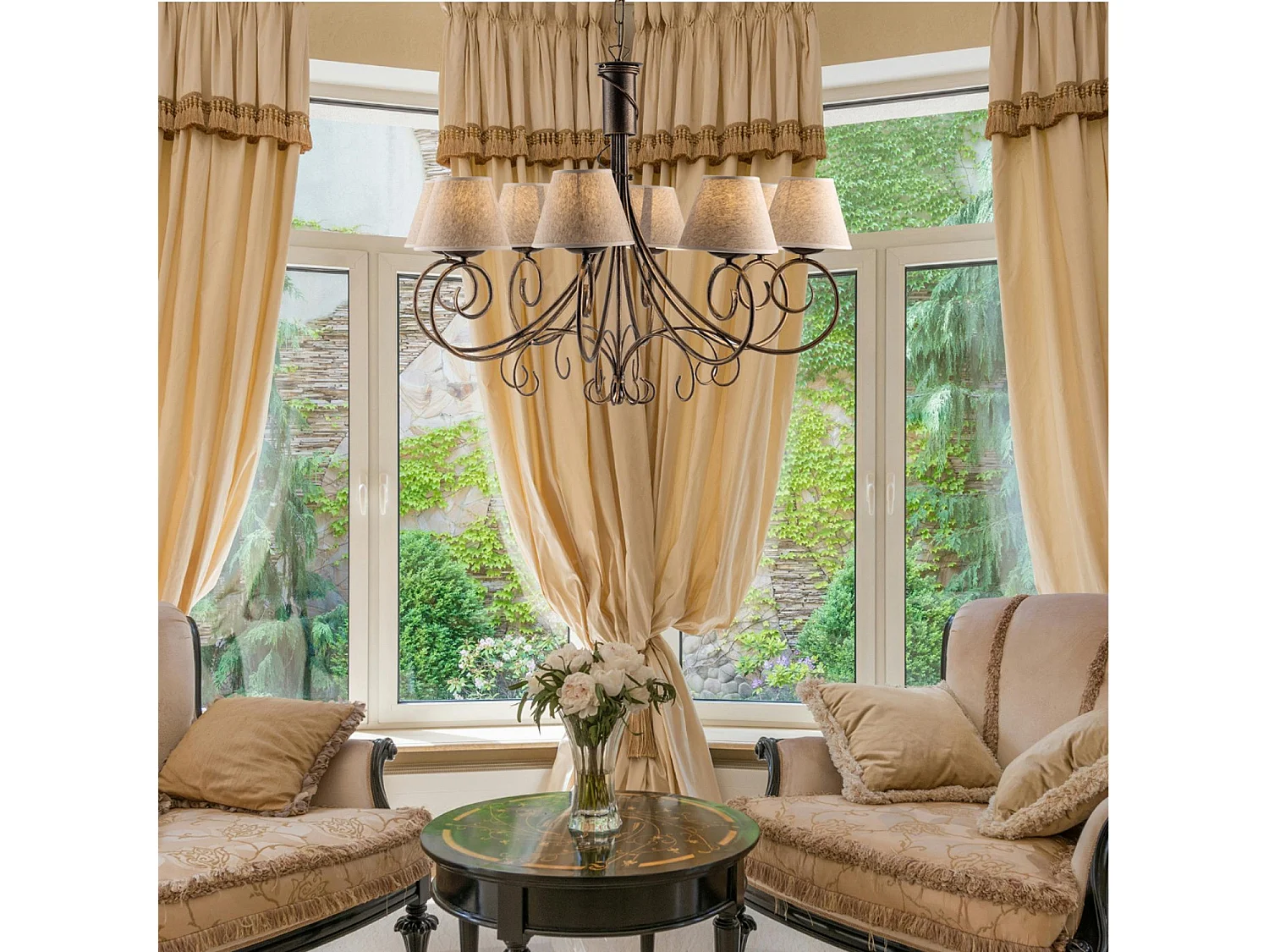 Lustre Viena em ferro castanho com deco abajures de ouro antigo e d. 13 em tecido de juta efeito pvc 8 luzes 123 Ø78