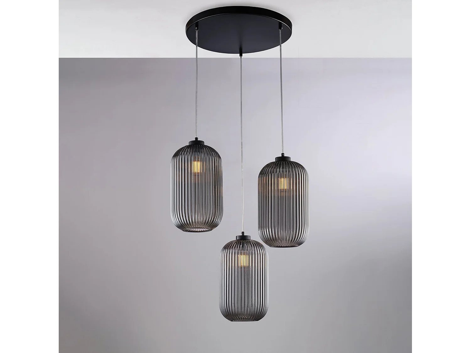 Suspension Krizia fer noir, câbles réglables, verre soufflé miroir gris décor rayé en relief, 3 lumières, style moderne