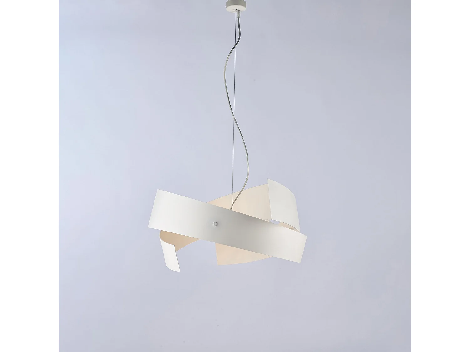 Elisa Suspension en fer découpé laser laqué blanc avec câble acier réglable 3 lumières 128 d.57 BL226-3-BCO