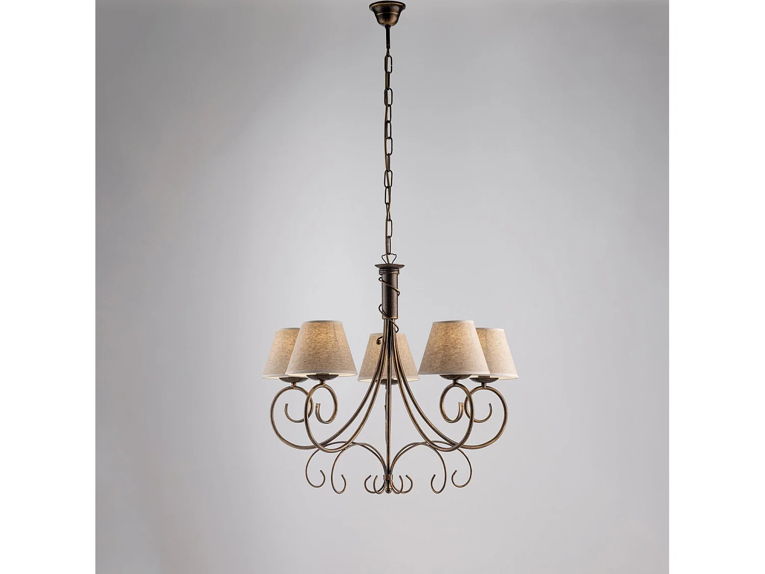 Lustre Vienna fer marron, décor or antique, abat-jour jute d.13, 5 lumières d.60 cm, style chaleureux vintage