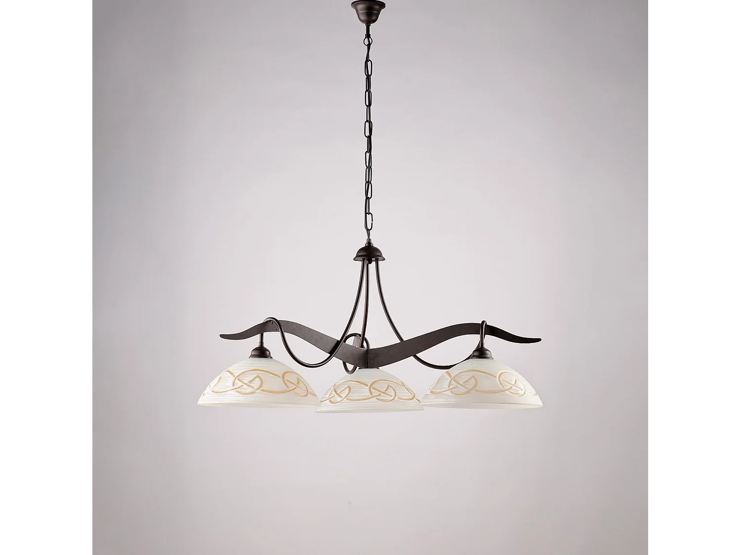 Lustre Bilbao fer noir, déco rouille, diffuseurs verre d.30 blanc et ambre, 3 lumières d.89 cm, style rustique