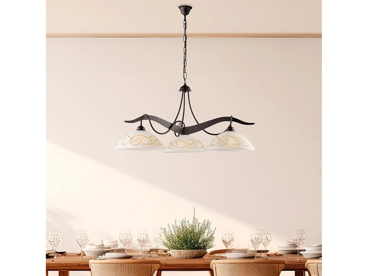 Lustre Bilbao fer noir, déco rouille, diffuseurs verre d.30 blanc et ambre, 3 lumières d.89 cm, style rustique