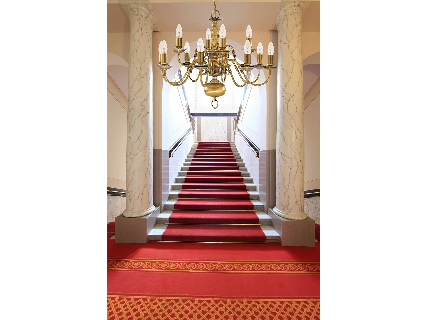 Searchlight Flemish - Lampadario a 12 luci con finitura in ottone anticato, attacco E14