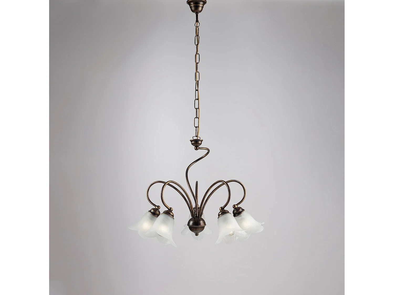 Lustre Alice fer marron, déco or antique, verre albâtre d.14, 5 lumières d.57 cm, design rétro élégant