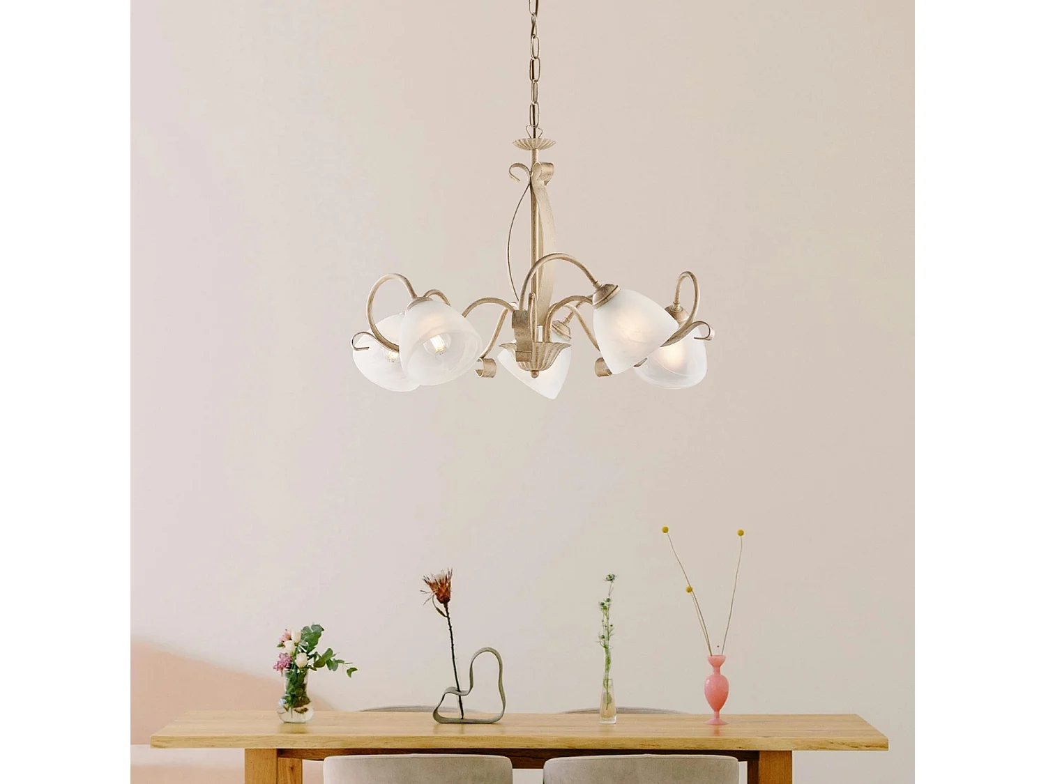 Lampadario Classico Forgiato 5 Luci Ferro Avorio E Oro Vetro Bianco