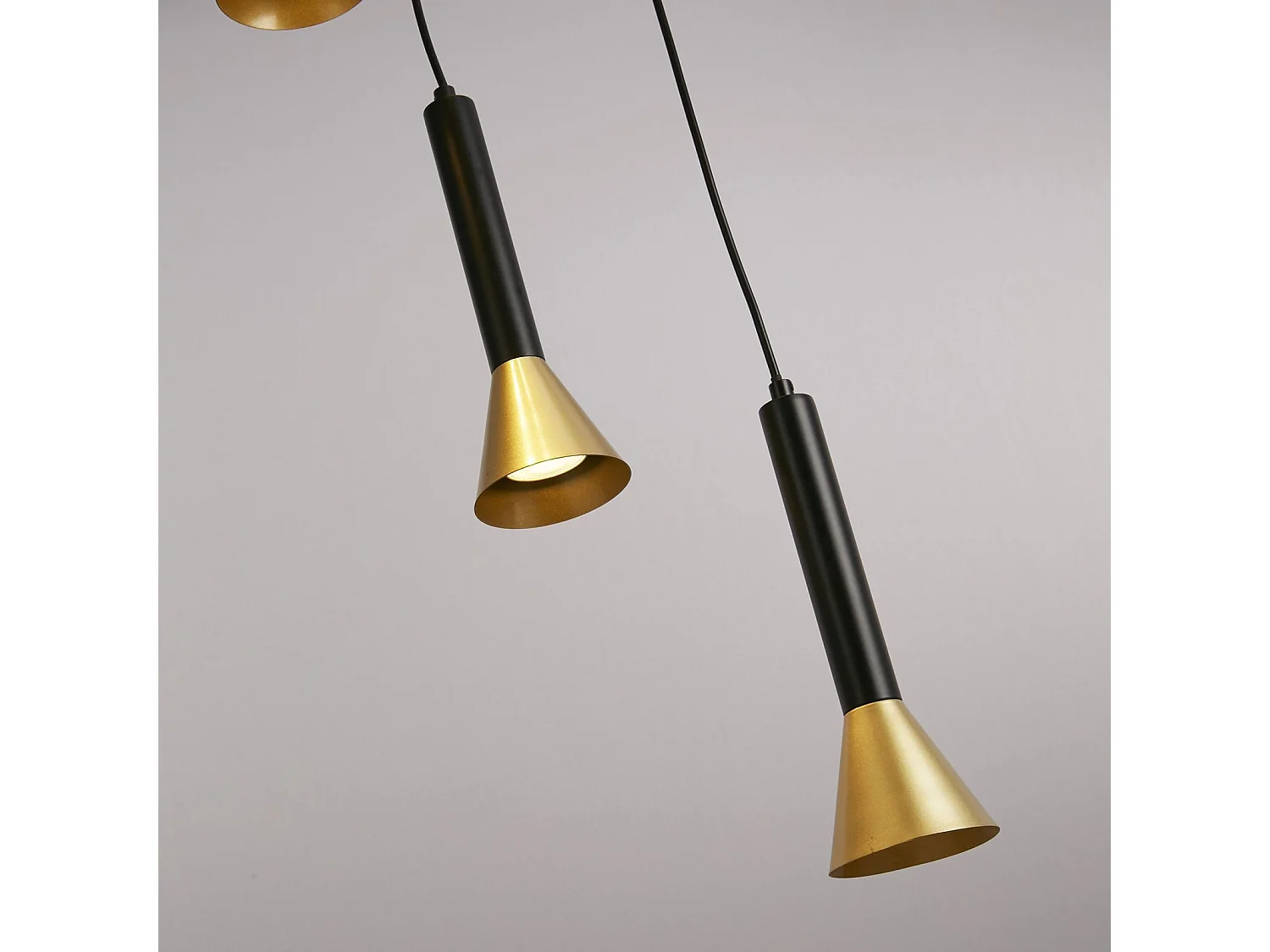 Searchlicht Signal 5-flammige Multi-Tropfen-Hängeleuchte aus schwarzem, goldfarbenem Metall